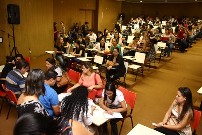 Professores aprovados em concurso apresentaram documentação na manhã desta quarta-feira, no auditório da prefeitura – A. Frota

