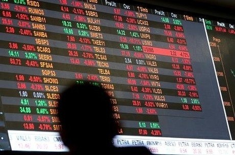 Risco país cai e registra a melhor marca desde maio de 2013 Bolsa e dólar não têm acompanhado movimento
Paulo Whitaker/Reuters