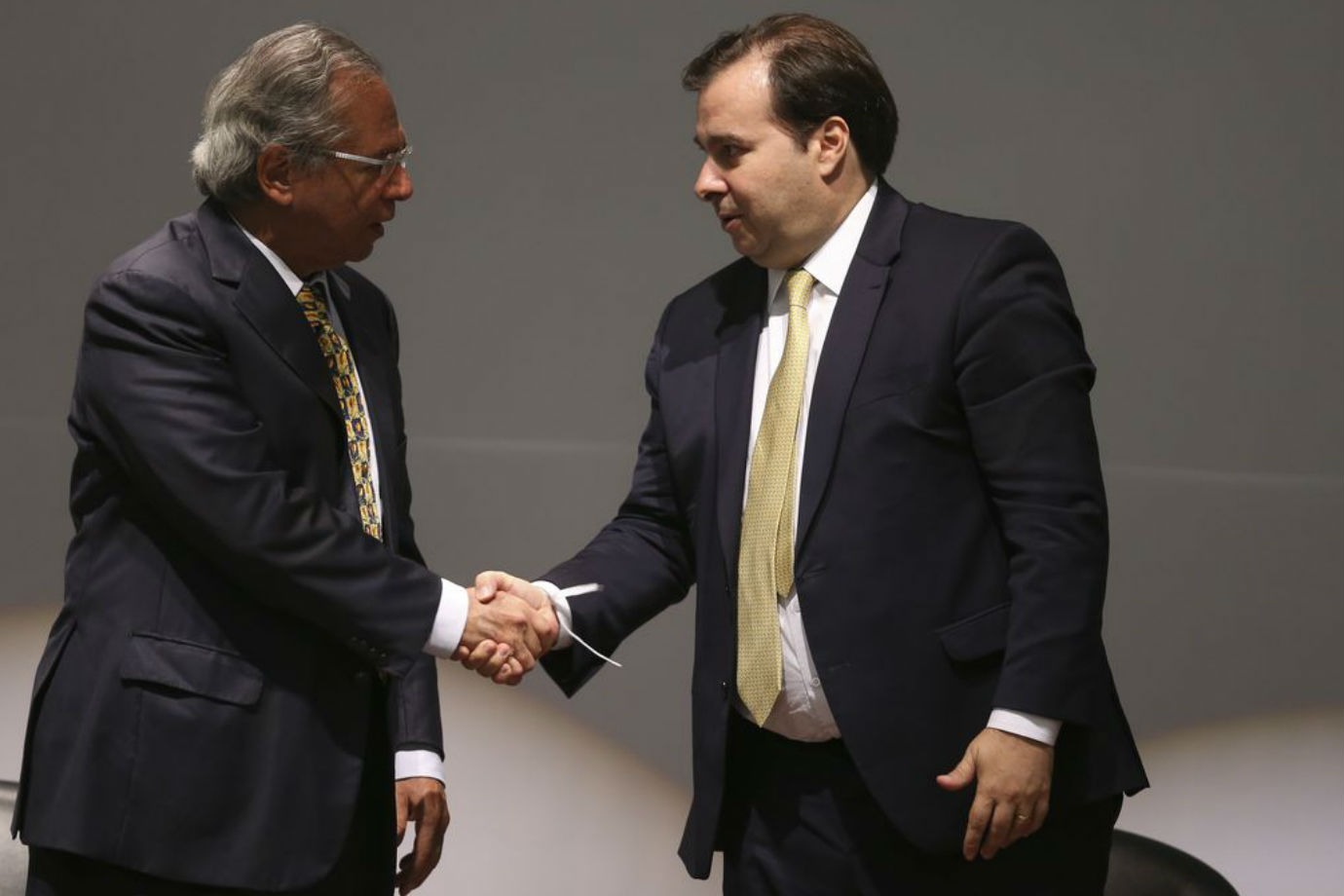 Rodrigo Maia e Paulo Guedes discutem flexibilizar regra de ouro Presidente da Câmara dos Deputados, Rodrigo Maia e o Ministro da Economia, Paulo Guedes - Exame/ Abril