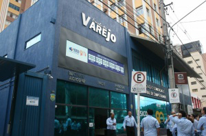 Na rua 15 de novembro, população poderá ver o painel com os números. (Foto: ACICG)
