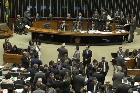 MP contra fraudes do INSS deve ser votada na Câmara
Reprodução/Record TV