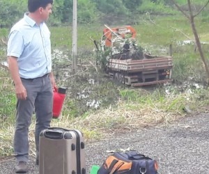 Caminhoneiro caiu dentro de açude e sofreu ferimentos - Divulgação/Bombeiros