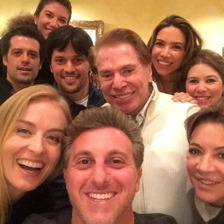 Angélica e Luciano Huck com Silvio Santos e a família Foto: Reprodução/ Instagram