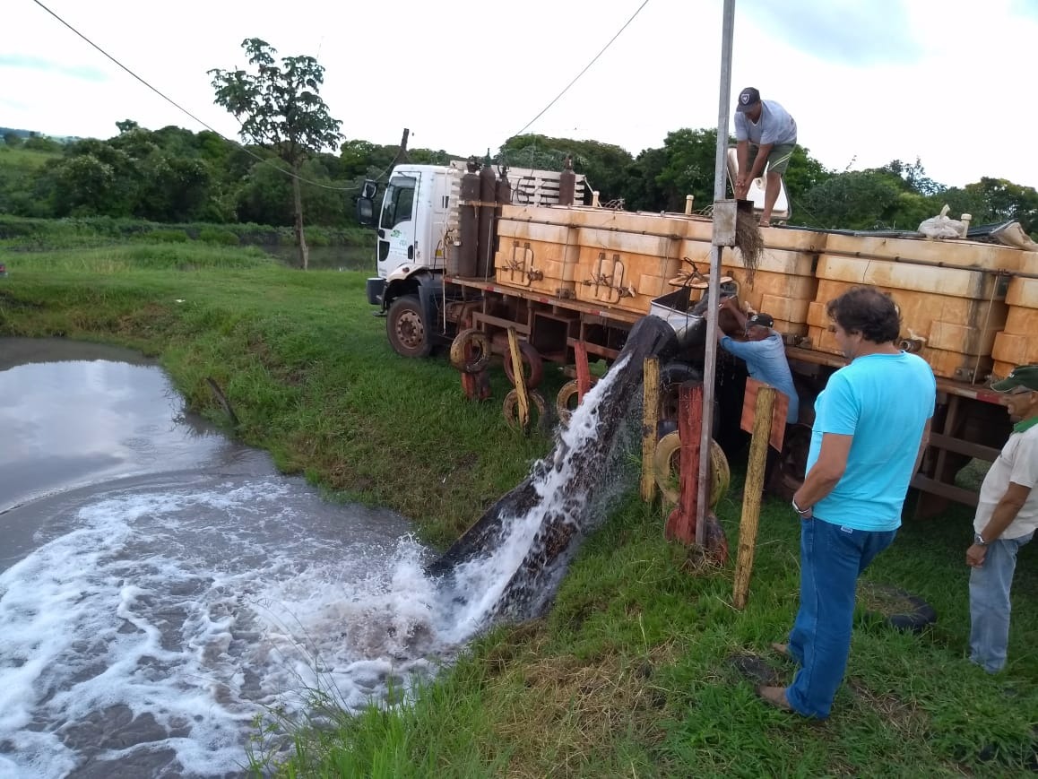 Prefeitura intensifica parceria com piscicultores para ampliar a produção A Prefeitura de Dourados intensifica a parceria com os piscicultores para ampliar a produção de pescado no município. Divulgação