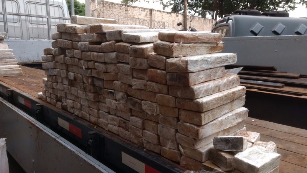 A droga foi localizada na carroceria do caminhão. 
Foto: Osvaldo Duarte