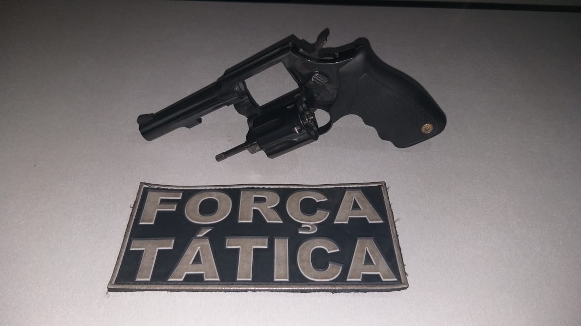 Confusão por banheiro, termina com quatro pessoas feridas a tiros em conveniência Confusão por banheiro, termina com quatro pessoas feridas a tiros em conveniência