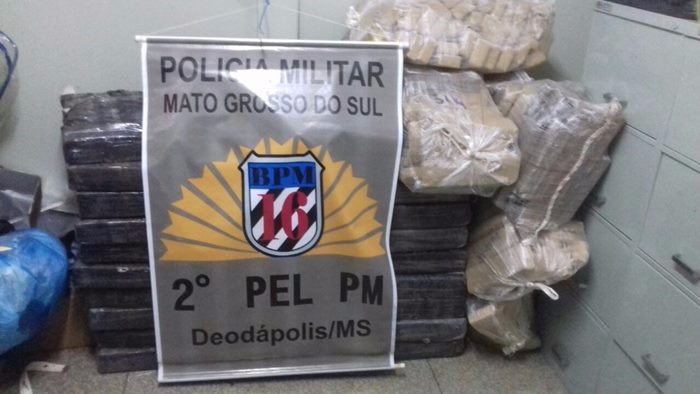 Após perseguição e tiros, homem é preso com 730 kg de maconha