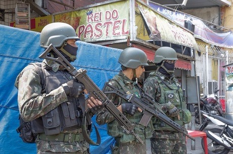 Ao todo, são 950 oficiais e praças na favela carioca
André Melo/Estadão Conteúdo
