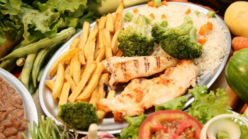 Por que famílias pobres também desperdiçam comida no Brasil? 'Sempre pode chegar alguém' e 'é melhor sobrar comida do que faltar' foram as frases que o pesquisador da Embrapa Gustavo Porpino mais ouviu durante seu estudo