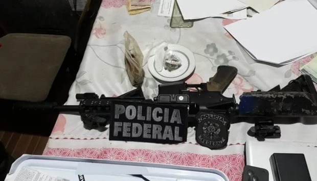 Operação da PF contra finanças do PCC prende três em MS