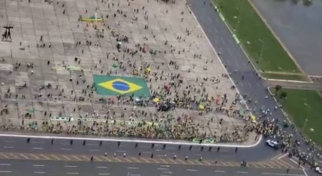 Manifestação neste domingo em Brasília em apoio ao presidente
Reprodução/Facebook