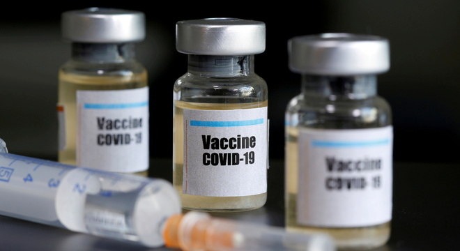 Companhia farmacêutica e Universidade de Oxford trabalham juntas em vacina
Dado Ruvic/Reuters