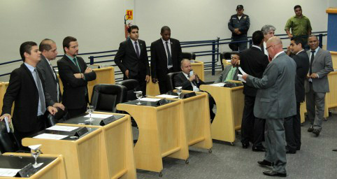 Vereadores saem em defesa do Legislativo e desmentem falácias do prefeito Vereadores saem em defesa do Legislativo e desmentem falácias do prefeito