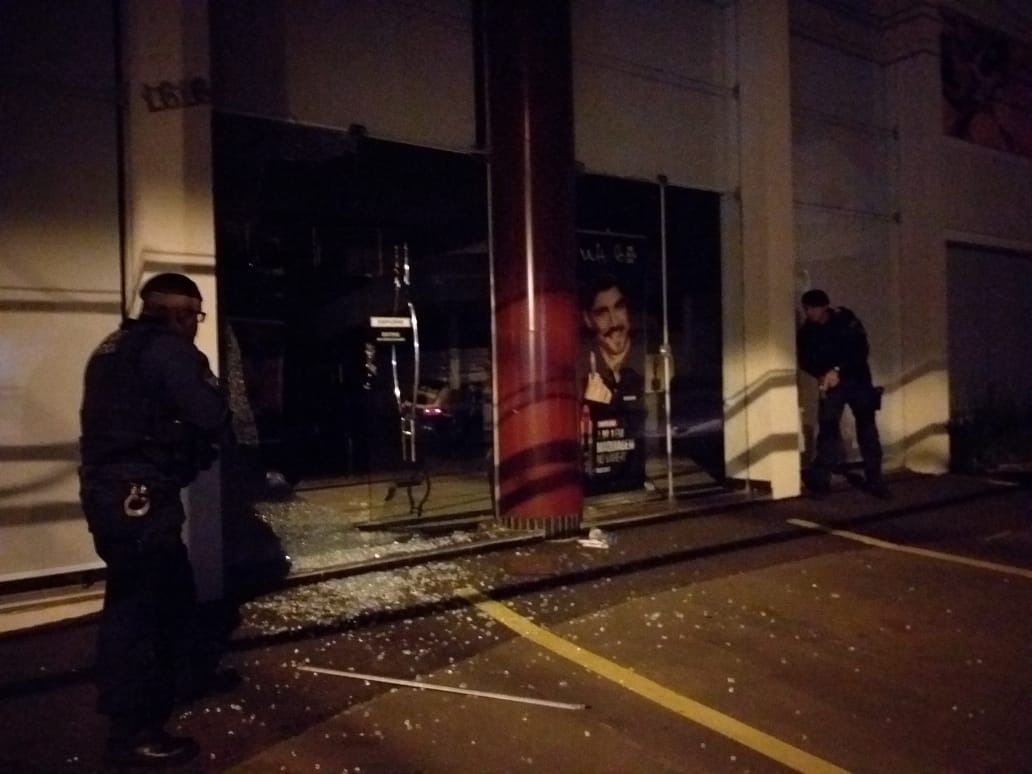 Policia encontra lojas com sinais de arrombamento
Foto: Policia Militar