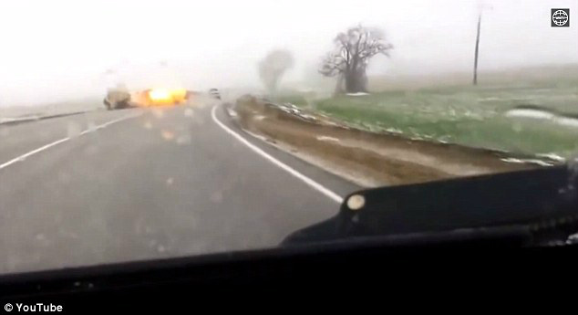 Bandidos roubam igreja e durante fuga carro em que estavam é atingido por raio e explode