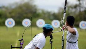 Arqueiros das etnias Karapanã e Kabemba treinam para as seletivas que definirão atletas olímpicos que representarão o Brasil no Tiro com Arco
Tânia Rêgo/Agência Brasil