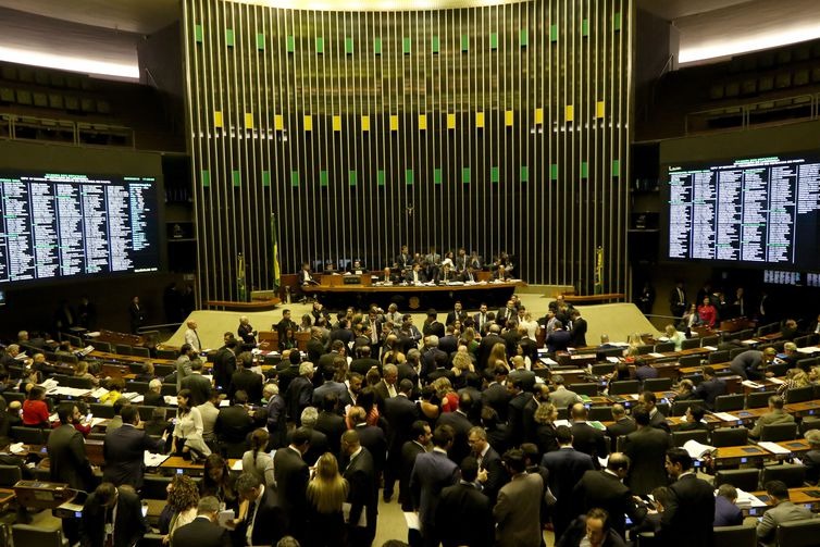 Câmara aprova MP que cria programa de revisão do INSS Plenário da Câmara dos Deputados - Wilson Dias/Agência Brasil