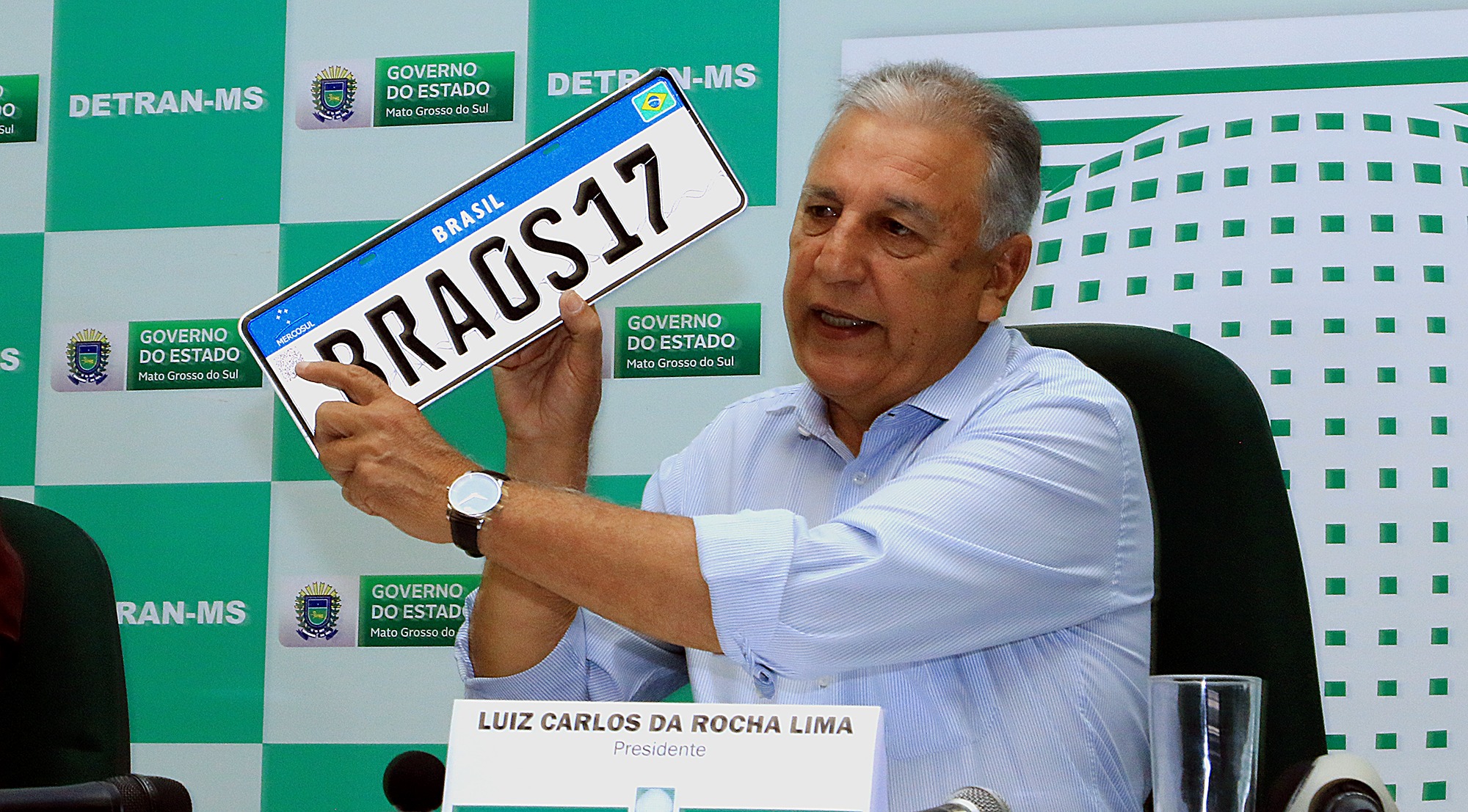 Para testes de implantação da Placa Mercosul, Detran suspende esta semana emplacamento de veículos