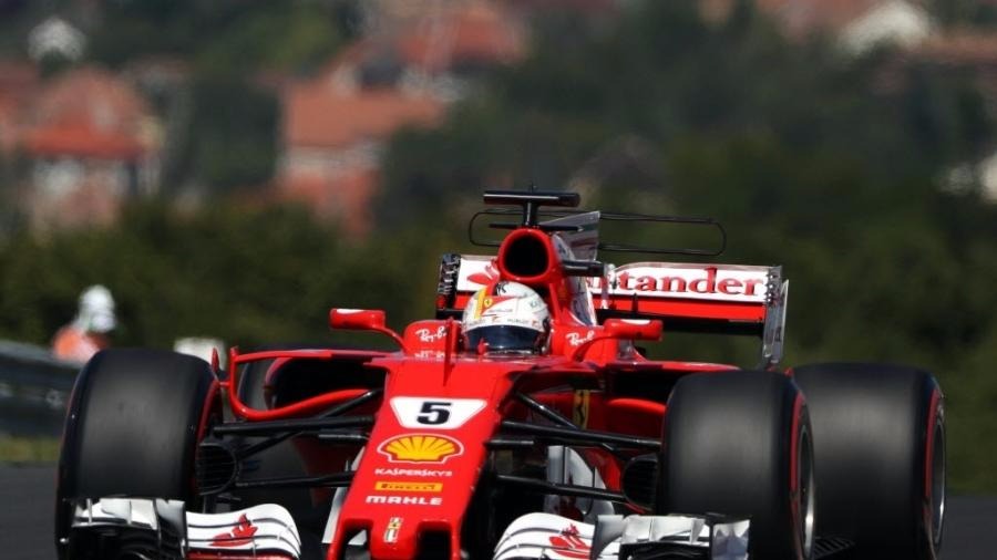 Vettel marca pole em dobradinha da Ferrari e Massa passa mal Sebastian Vettel participa de treino oficial na Hungria
Imagem: AFP