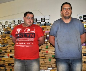 Traficantes são presos com mais de 1 tonelada de maconha na Gameleira Suspeitos e entorpecentes foram levados para a Denar - Valdenir Rezende