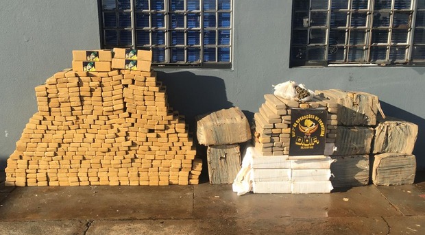 DOF apreende veículos com 665 quilos de maconha que iriam para o RS DOF apreende veículos com 665 quilos de maconha que iriam para o RS
