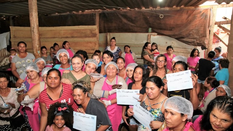 FAC realiza oficina de bolo de pote para 60 mulheres no Bom Retiro