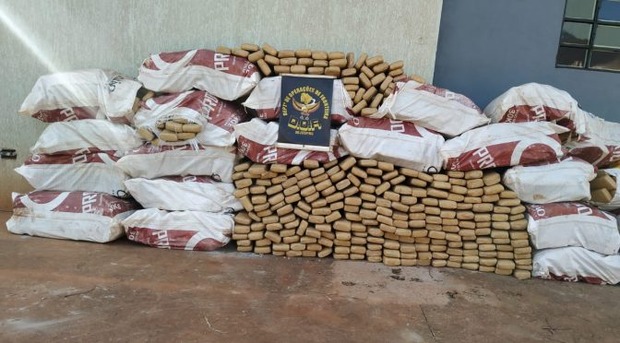 Homem causa acidente, abandona veículo e DOF encontra 770 kg de maconha Homem causa acidente, abandona veículo e DOF encontra 770 kg de maconha