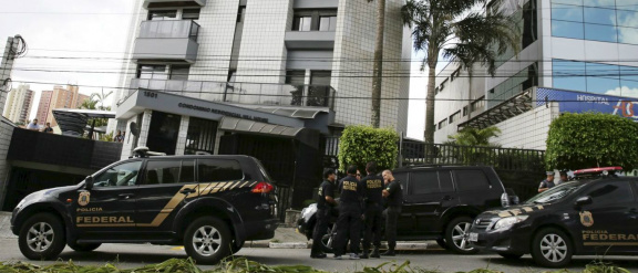 Lula não queria sair espontaneamente do apartamento, diz delegado Reuters