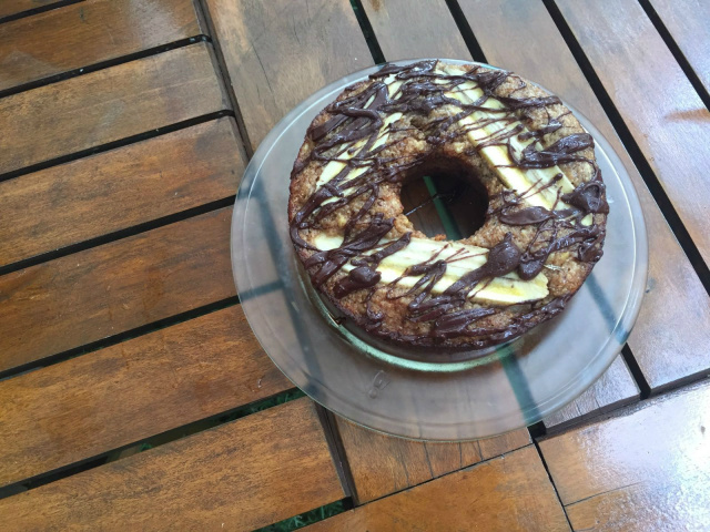 Prepare um irresistível bolo de banana com chocolate