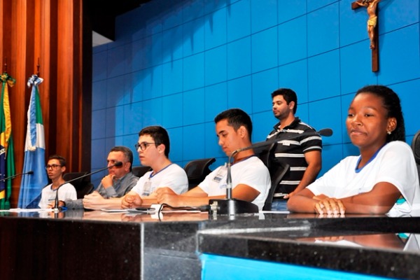 Deputados estudantes concluem capacitação e elegem Mesa Diretora Mesa Diretora do Parlamento Jovem Sul-Mato-grossense conduzirá os trabalhos dos deputados estudantes. Foto: Luciana Nassar