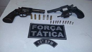 Moto Tático em patrulhamento preventivo apreende com dupla duas armas de fogo PM/Divulgação