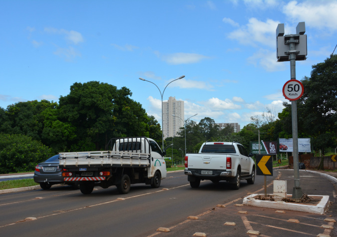 Mesmo sem avaliação, equipamentos emitem multas - Foto: Paulo Ribas/Correio do Estado
