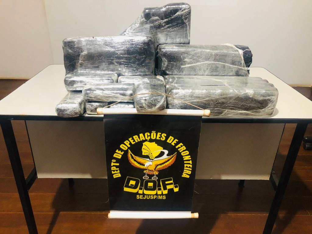 Passageiro de ônibus que seguia para Capital é preso com maconha Passageiro de ônibus que seguia para Capital é preso com maconha