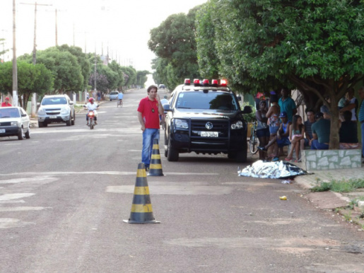 Idoso tinha saído para caminhar e foi atingido violentamente por carro, morrendo no local (Foto: Arquivo/Osvaldo Duarte)