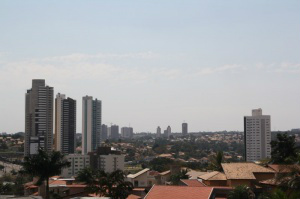 O céu amanheceu aberto em Campo Grande, mas previsão é de tempo nublado. (Marcos Ermínio)
