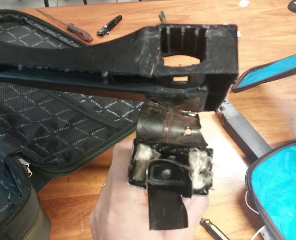 Paraense é presa com 2,1kg de cocaína na mala ao embarcar em aeroporto Estrutura montada na mala para esconder a cocaína (Foto: PF/Divulgação)