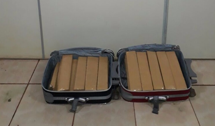 Menor é apreendido com duas malas cheias de maconha PRE/Divulgação