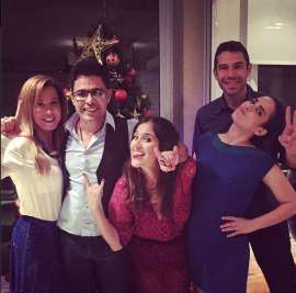 Zezé Di Camargo curte noite de Natal ao lado de Zilu Godoi, dos filhos e netos