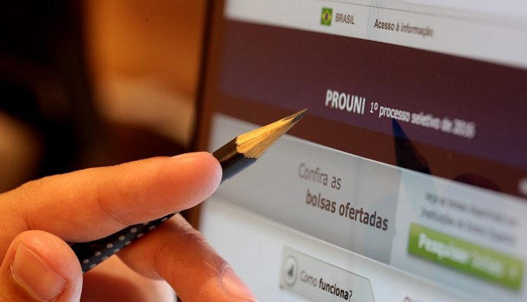 MEC suspende início das inscrições para o Prouni