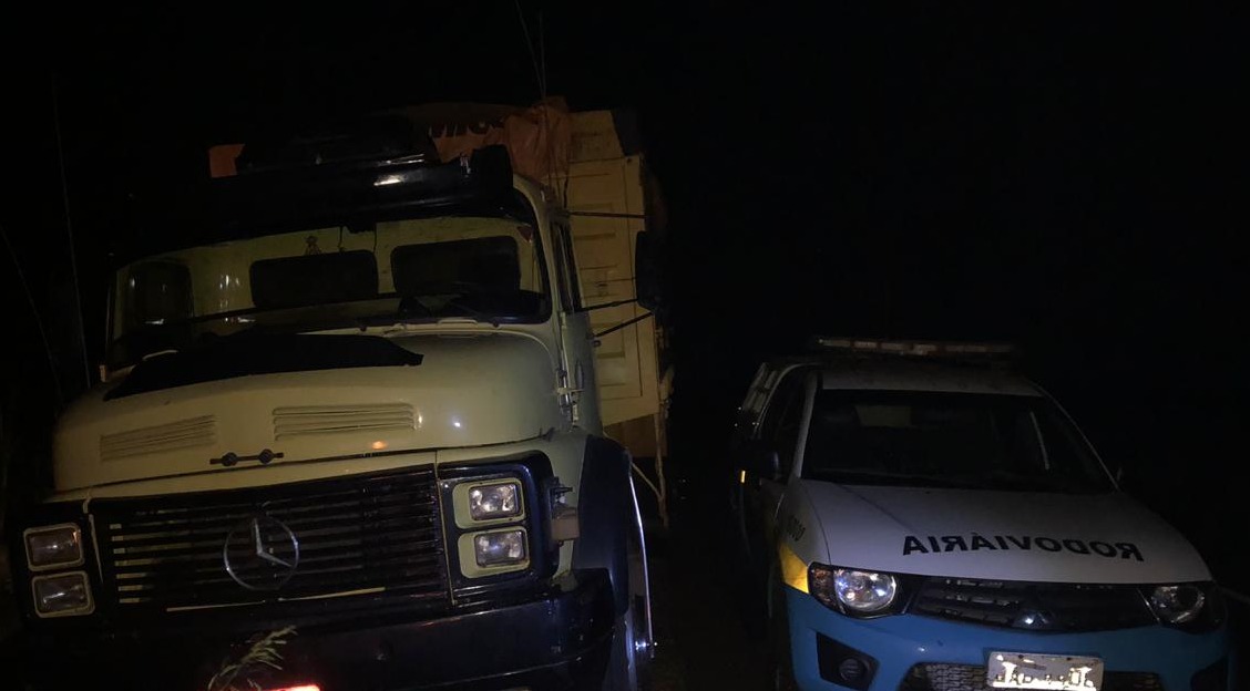 Homem é preso por receptação e caminhão é recuperado Homem é preso por receptação e caminhão é recuperado