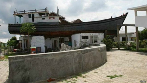 A 'Arca de Noé' que atracou em um telhado e salvou 59 pessoas do tsunami