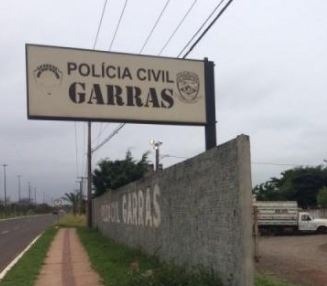 Integrantes de facção são presos entregando cocaína em Corolla na Capital