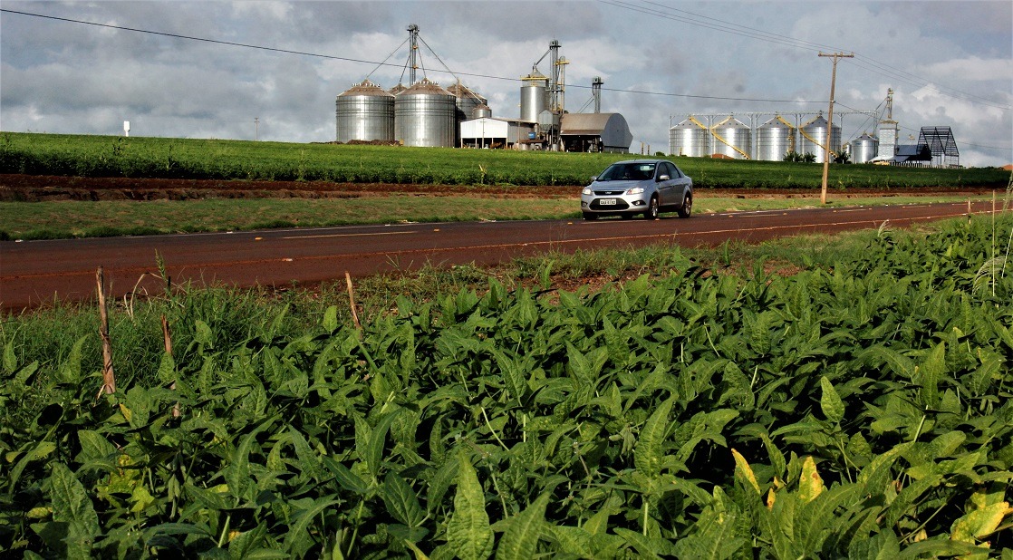 Governo revitaliza estrada que recebe até 100 caminhões por dia na época da colheita