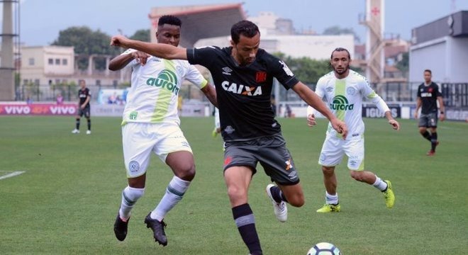 Vasco, de Nenê, chegou a estar na frente, mas sofreu empate da Chapecoense
Delmiro Junior/Raw Image/Folhapress