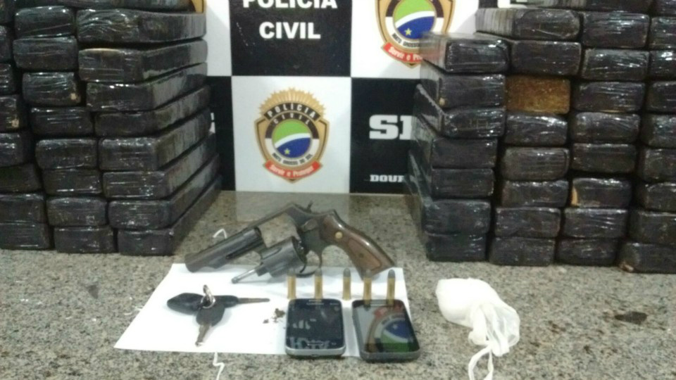 SIG desmonta quadrilha de tráfico em Dourados SIG apreende drogas, armas e traficantes em Dourados(Foto: Oswaldo Duarte)