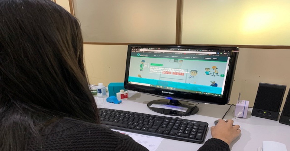 Catálogo da Escola do Governo têm mais de 20 cursos à distância Divulgação