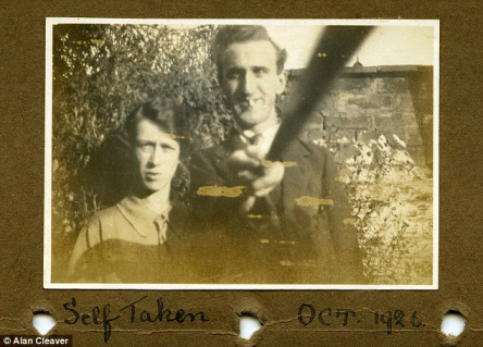 Fotografia de 1926 mostra que bastão de selfie já era usado há quase 90 anos atrás