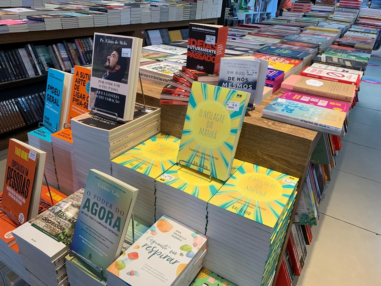 Leitura pode aliviar o estresse durante o #FicaEmCasa Divulgação