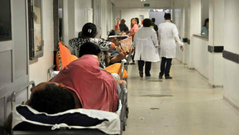 Com mudanças na regulação, Santa Casa promete demitir 40 médicos Médicos jovens e menos experientes estariam sendo contrados no lugar dos desligados - Foto: Valdenir Rezende/Correio do Estado