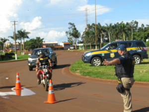 PRF realiza operação 'Rodovida' dentro das ações de fim de ano para prevenir acidentes (Foto: Gizele Almeida)